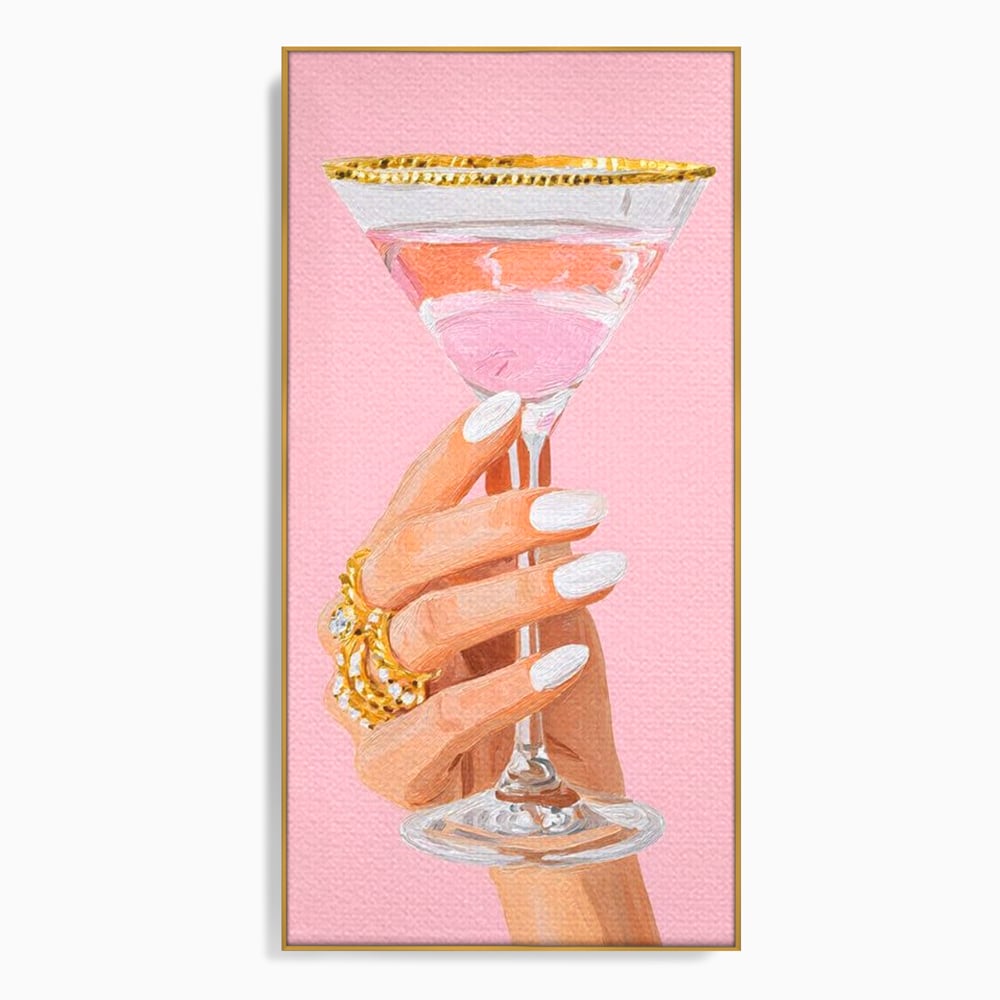 Tablou canvas cu ilustratie cu mana care tine pahar de cocktail, in rama de aluminiu auriu